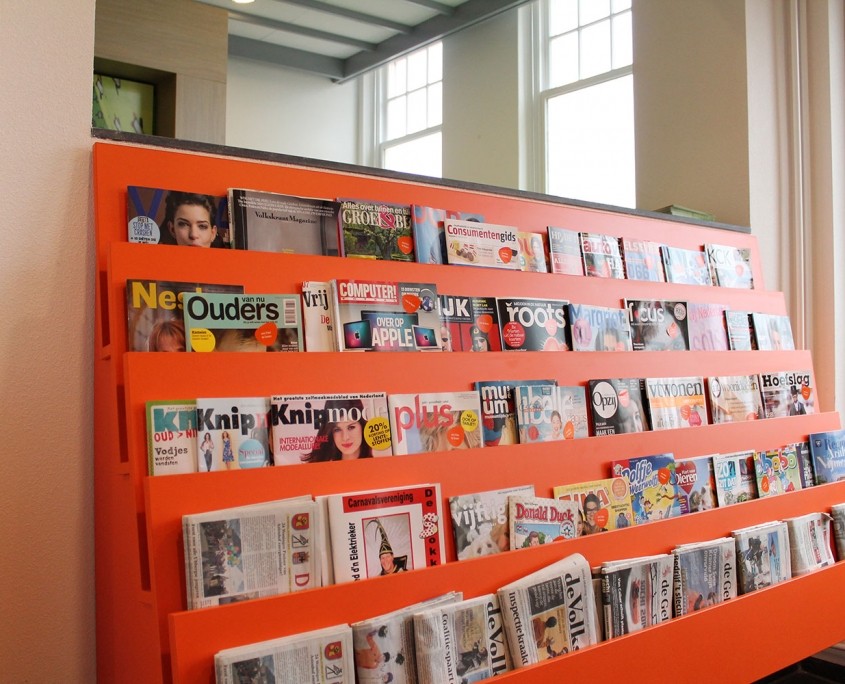 Oranje tijdschriftenrek maatwerk kulturhus millingen aan de rijn