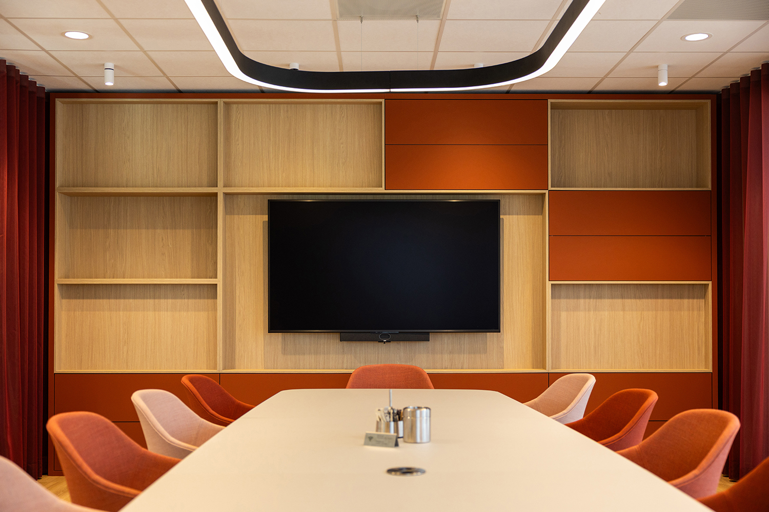 Kastenwand vergaderruimte Kastenwand vergaderruimte