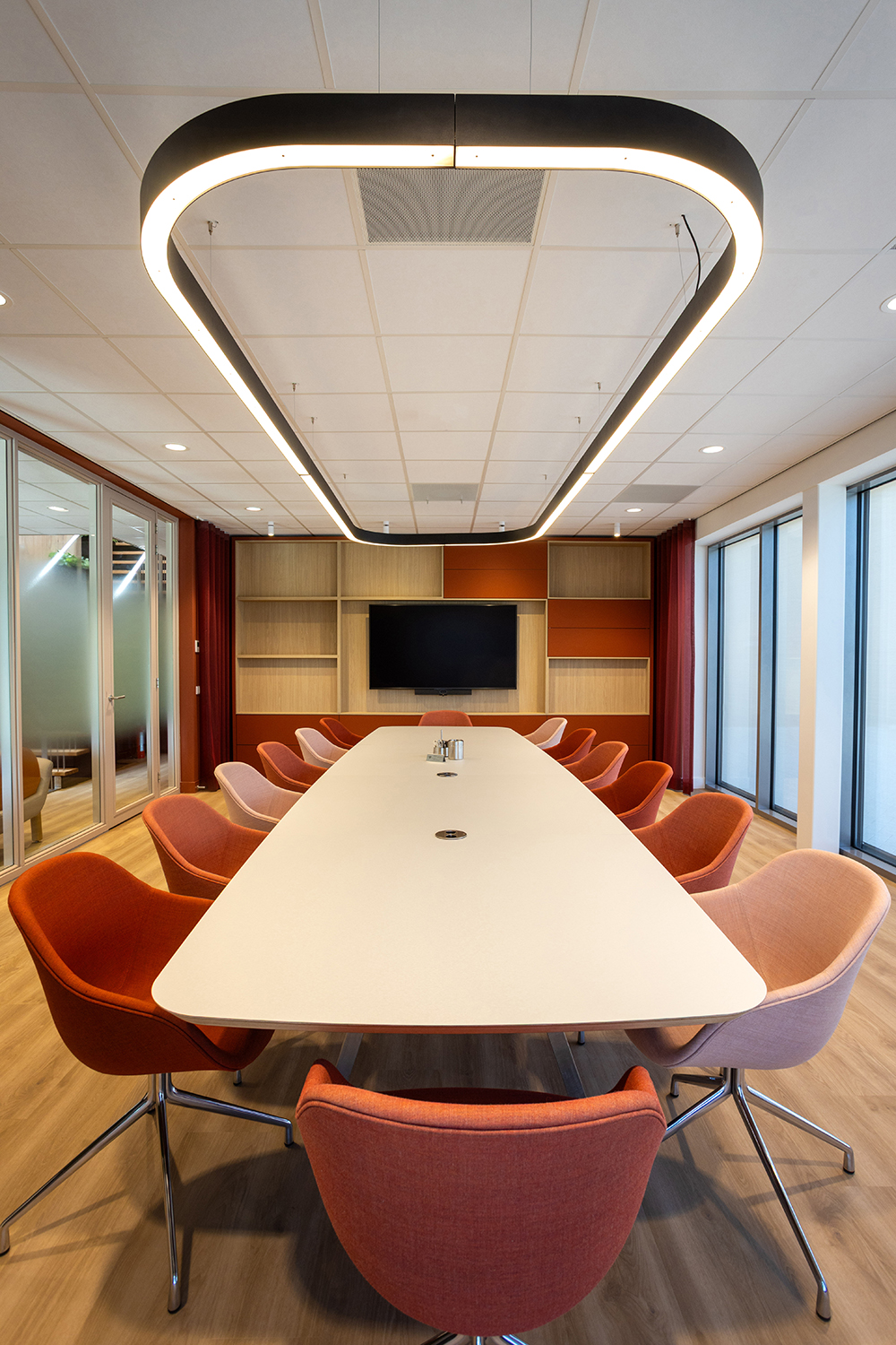 Maatwerk interieur vergaderruimte Maatwerk interieur vergaderruimte